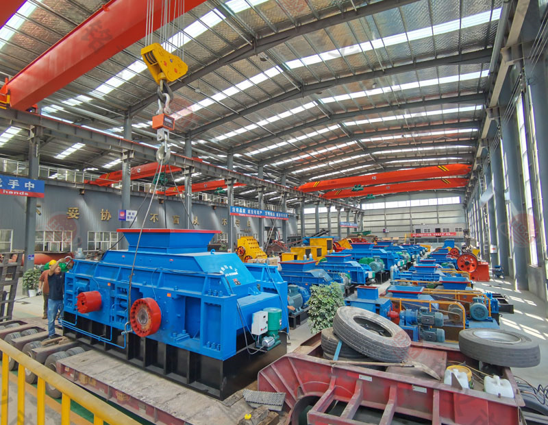 河南時(shí)產(chǎn)200噸對(duì)輥制砂機(jī)多少錢一臺(tái)？